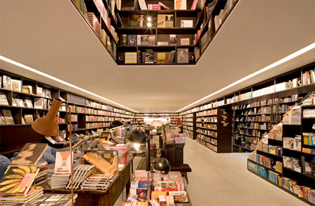 LIVRARIA DA VILA書(shū)店空間設(shè)計(jì)